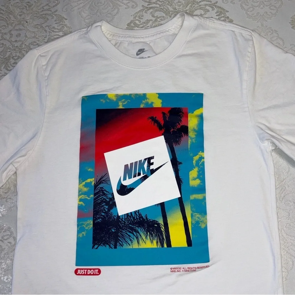 Nike The Nike Tee White Graphic Tee Size XS